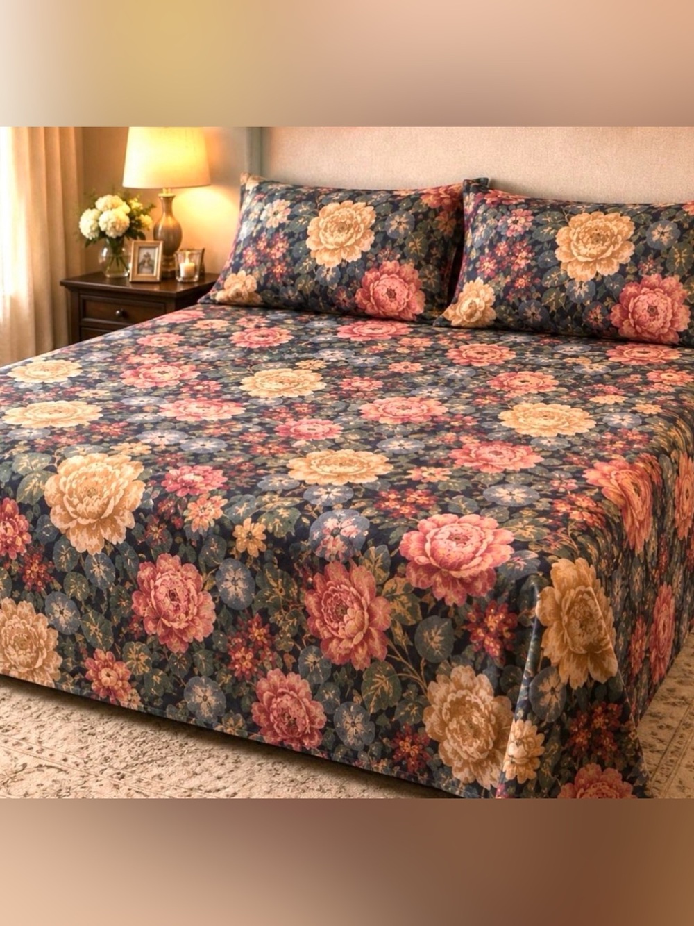 Vintage KING size sheet set includes; 
king flat and 2 king pillowcas